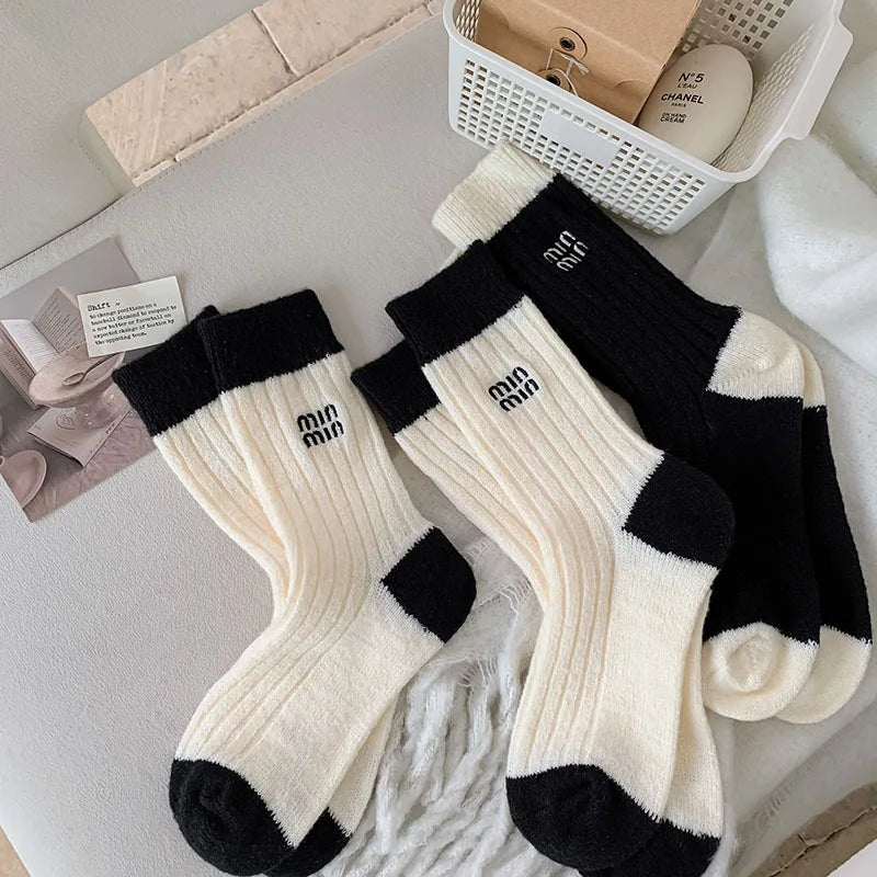 2 Pairs Wool Socks for Women – Black & White Thickened Winter Knitted Warm Socks